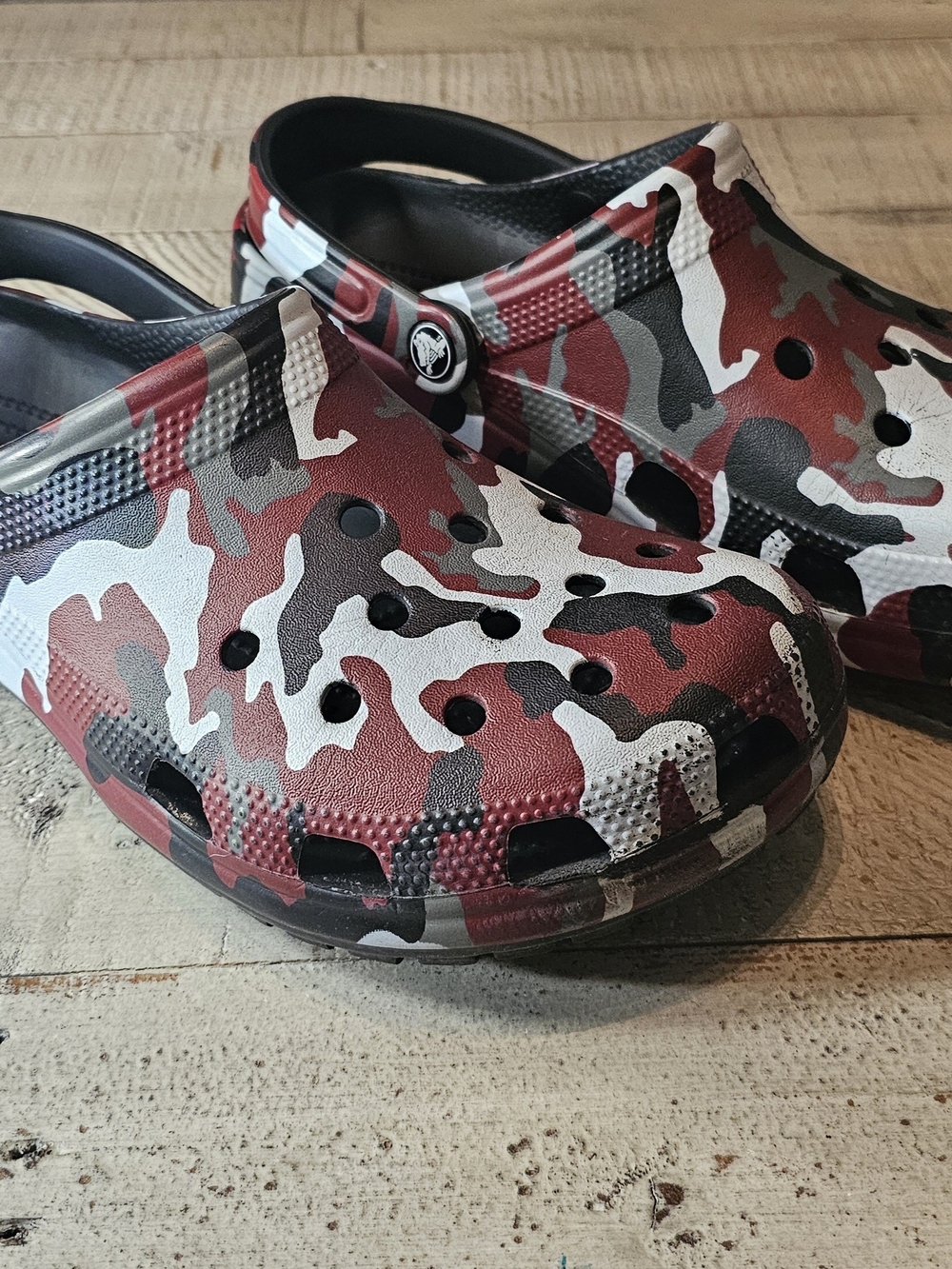 CROCS Men's Camouflage Clog in Red, Black & White